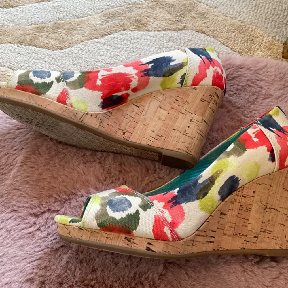 Toms shoes peeptoe,  Stella Tangerine Wedge, great condition! - Picture 6 of 9